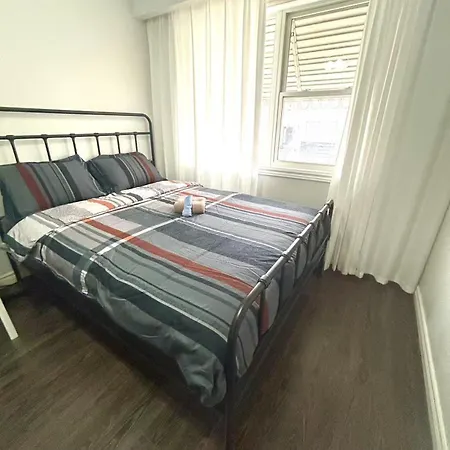North York Cozy Queen Room Walk To Subway And Stores